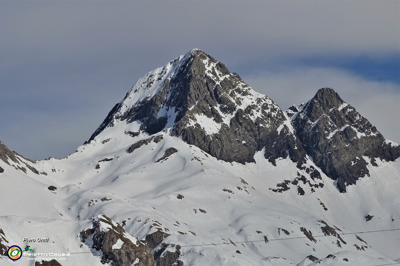 43 Un primo zoom sul Pizzo del Diavolo di tenda (2916 m).JPG